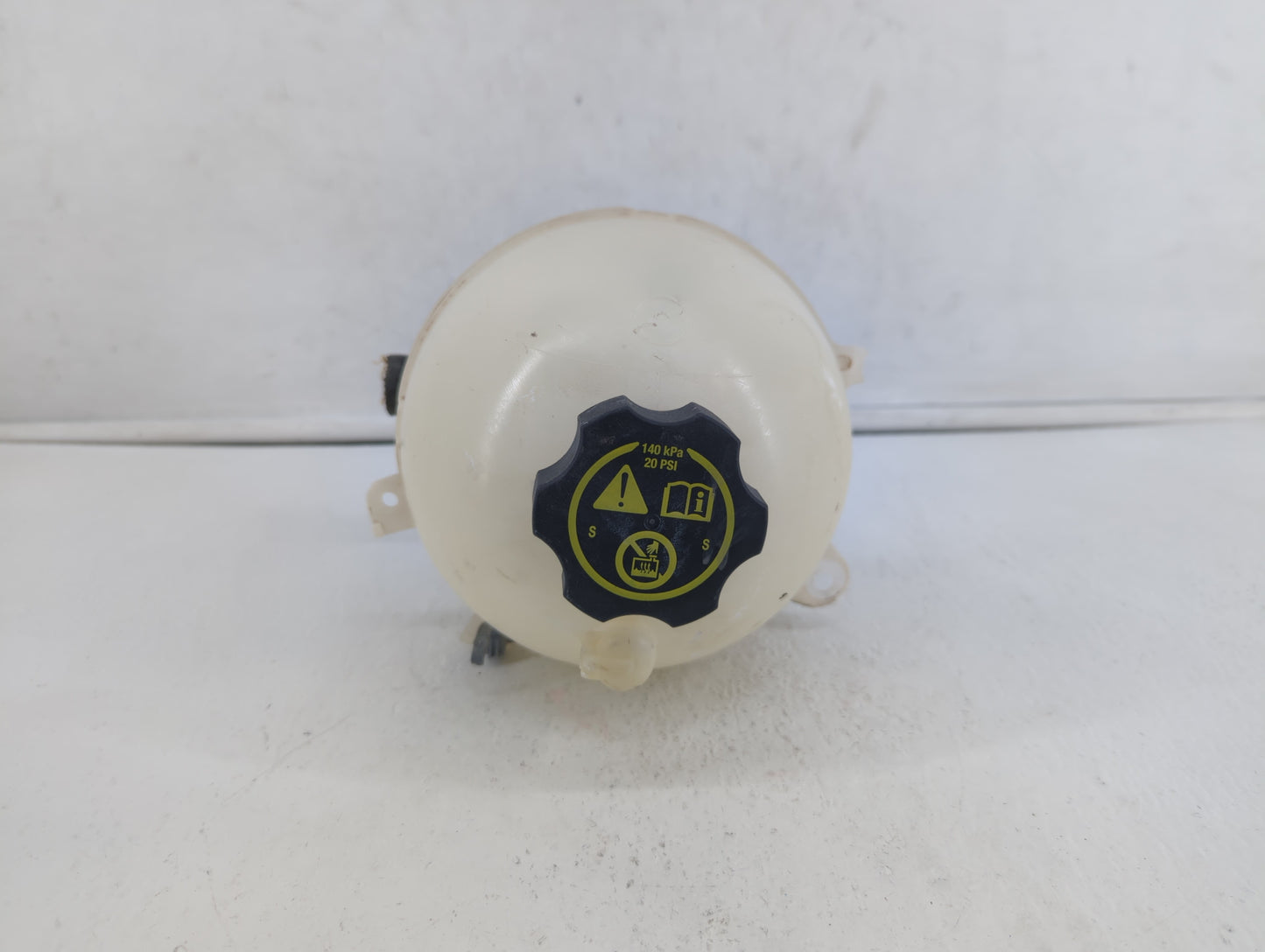 2018 Chevrolet Equinox Radiator Coolant Overflow Expansion Tank Bottle 400176 - Oemusedautoparts1.com