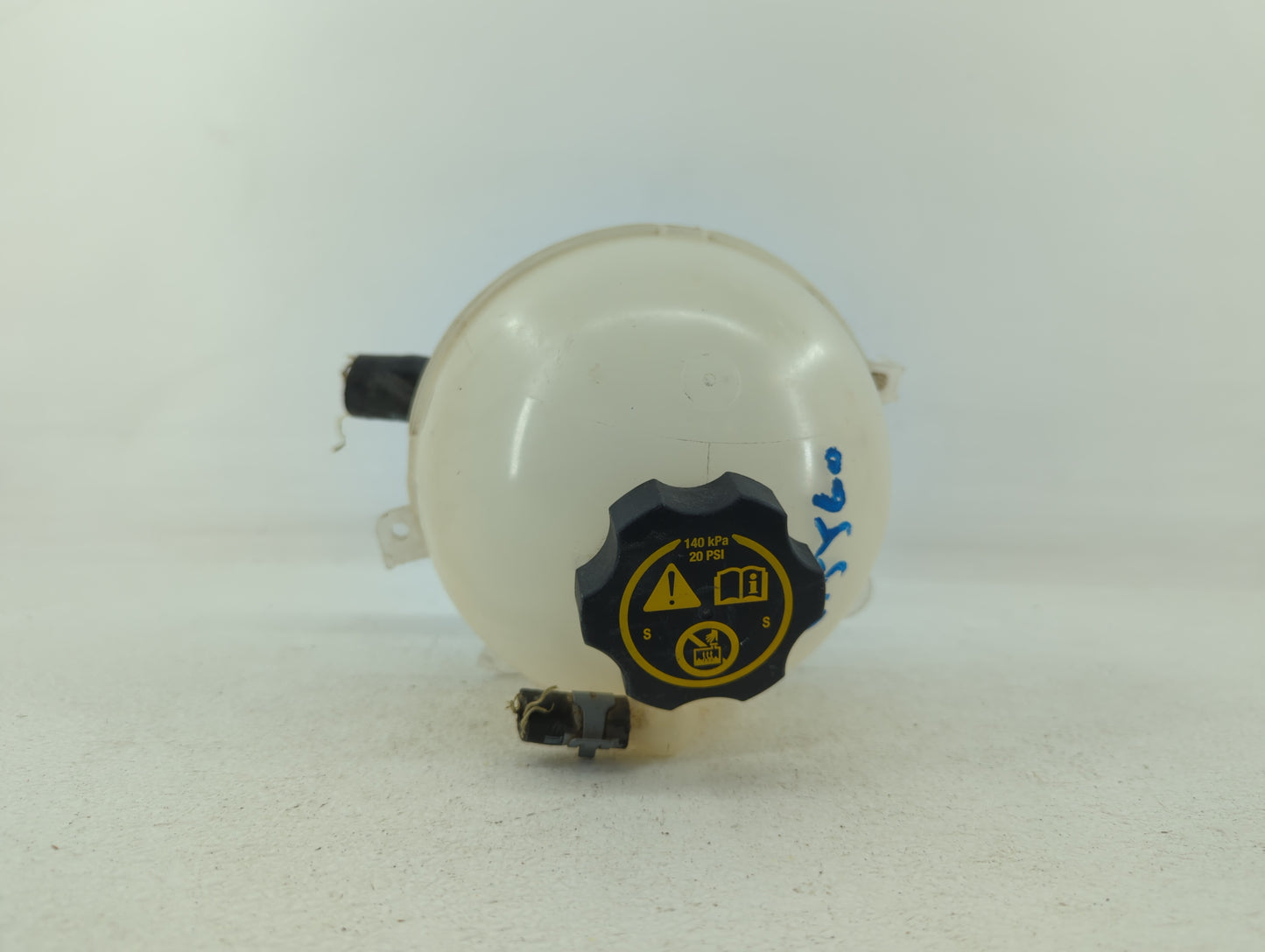 2018 Chevrolet Equinox Radiator Coolant Overflow Expansion Tank Bottle 414054 - Oemusedautoparts1.com