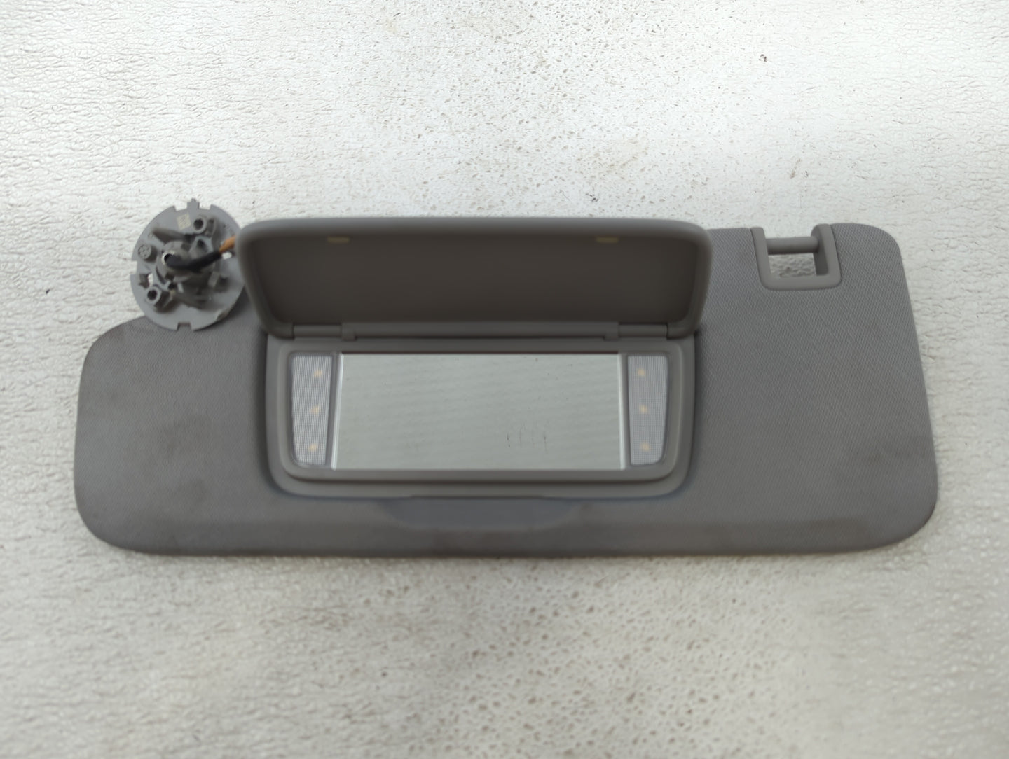 2018-2019 Chevrolet Equinox Sun Visor Shade Replacement Driver Left Mirror Fits Fits 2018 2019 OEM Used Auto Parts - Oemused