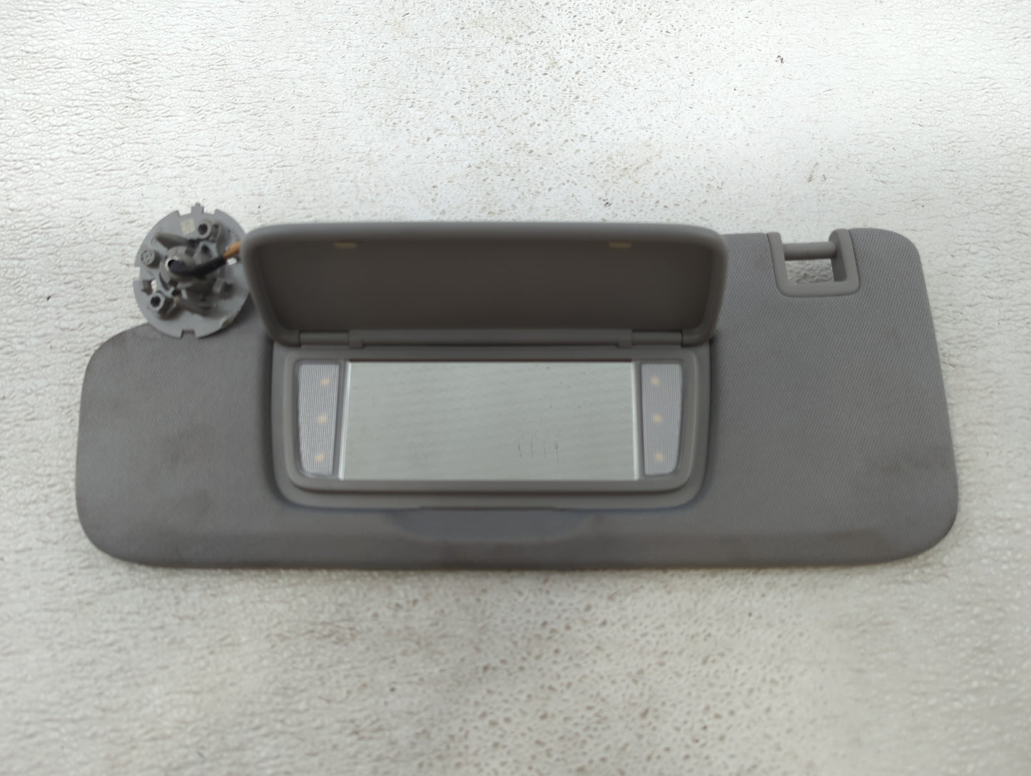 2018-2019 Chevrolet Equinox Sun Visor Shade Replacement Driver Left Mirror Fits Fits 2018 2019 OEM Used Auto Parts - Oemused