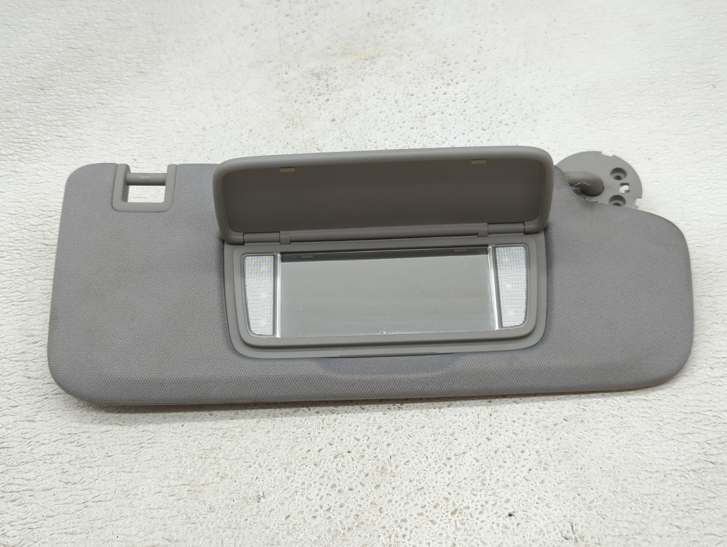 2018-2019 Chevrolet Equinox Sun Visor Shade Replacement Passenger Right Mirror Fits Fits 2018 2019 OEM Used Auto Parts - Oem