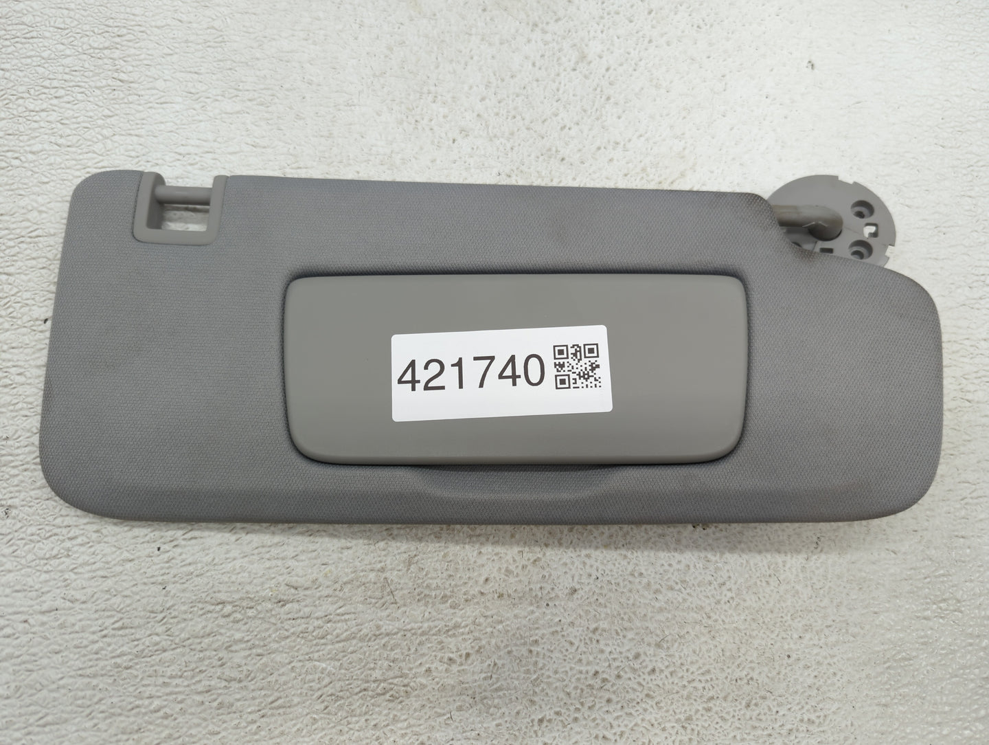 2018-2019 Chevrolet Equinox Sun Visor Shade Replacement Passenger Right Mirror Fits Fits 2018 2019 OEM Used Auto Parts - Oem