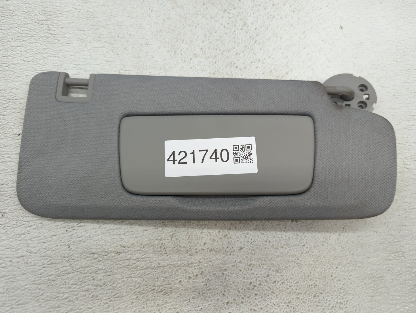 2018-2019 Chevrolet Equinox Sun Visor Shade Replacement Passenger Right Mirror Fits Fits 2018 2019 OEM Used Auto Parts - Oem