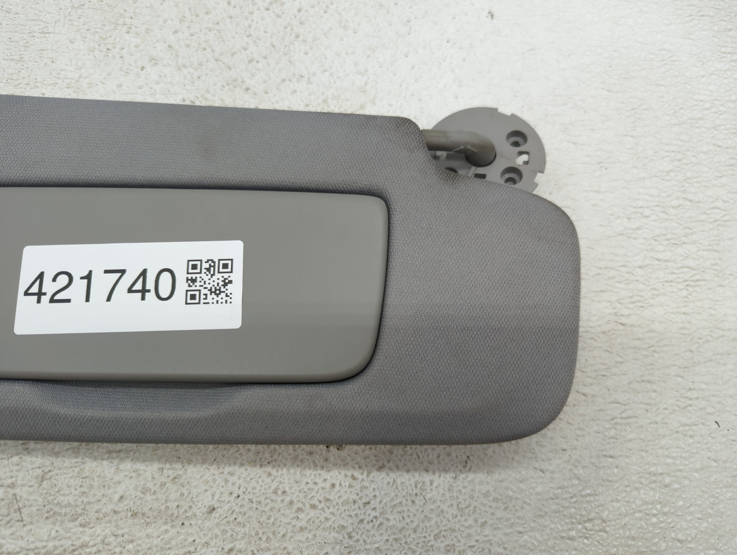 2018-2019 Chevrolet Equinox Sun Visor Shade Replacement Passenger Right Mirror Fits Fits 2018 2019 OEM Used Auto Parts - Oem