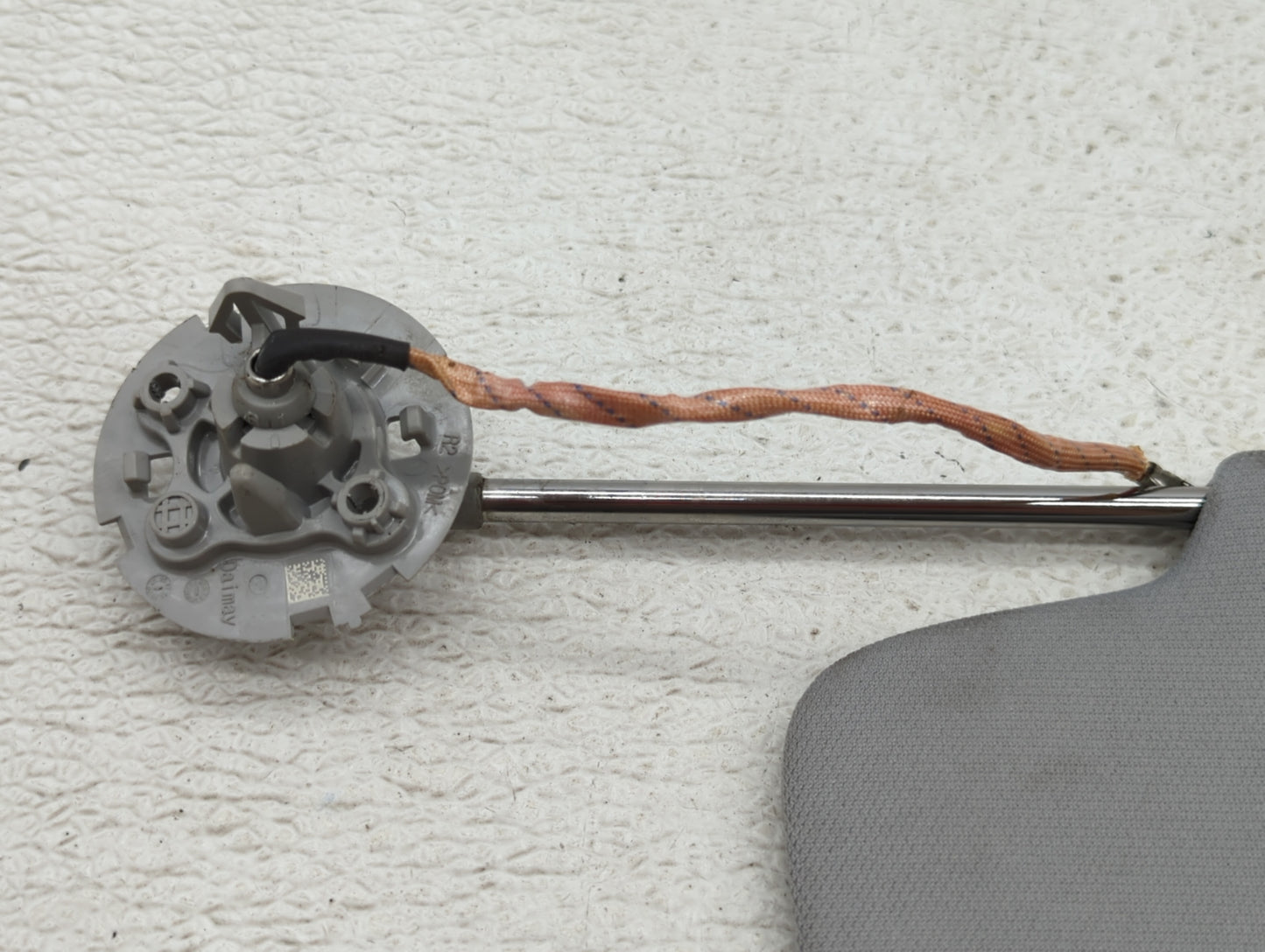 2018-2019 Chevrolet Equinox Sun Visor Shade Replacement Passenger Right Mirror Fits Fits 2018 2019 OEM Used Auto Parts - Oem