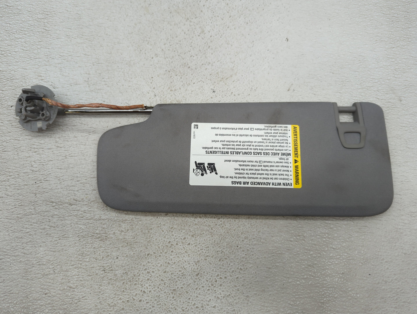 2018-2019 Chevrolet Equinox Sun Visor Shade Replacement Passenger Right Mirror Fits Fits 2018 2019 OEM Used Auto Parts - Oem