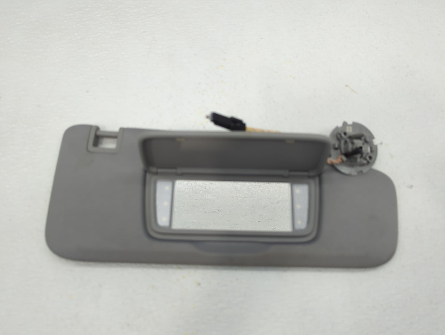 2018-2019 Chevrolet Equinox Sun Visor Shade Replacement Passenger Right Mirror Fits Fits 2018 2019 OEM Used Auto Parts - Oem