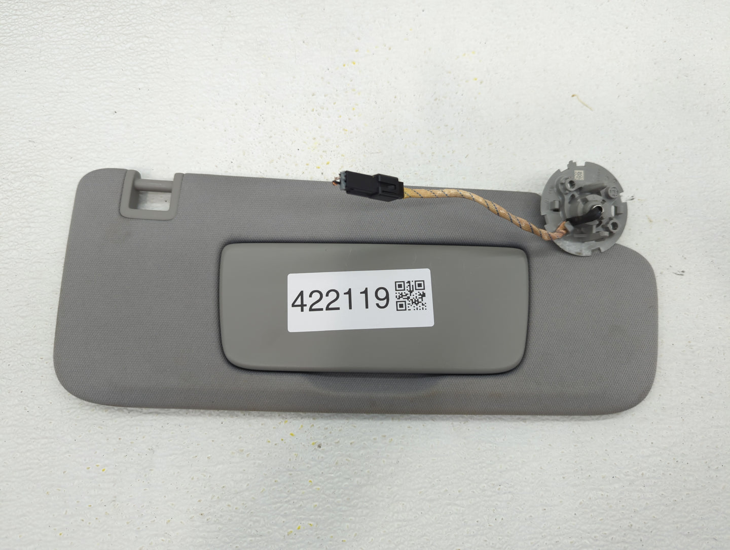 2018-2019 Chevrolet Equinox Sun Visor Shade Replacement Passenger Right Mirror Fits Fits 2018 2019 OEM Used Auto Parts - Oem