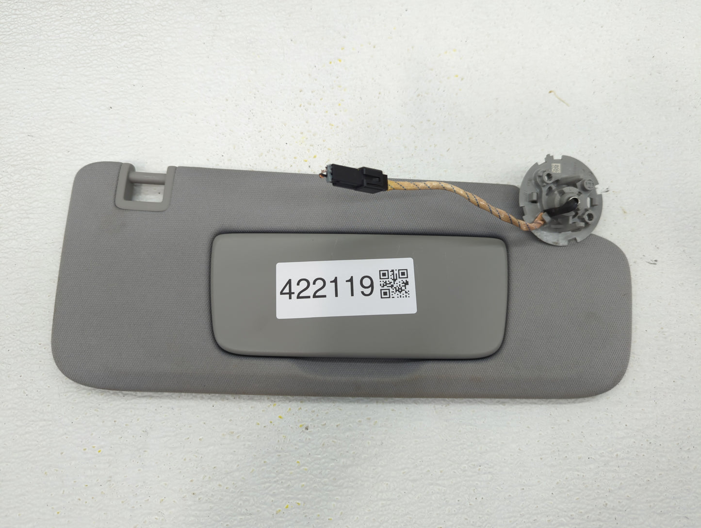 2018-2019 Chevrolet Equinox Sun Visor Shade Replacement Passenger Right Mirror Fits Fits 2018 2019 OEM Used Auto Parts - Oem