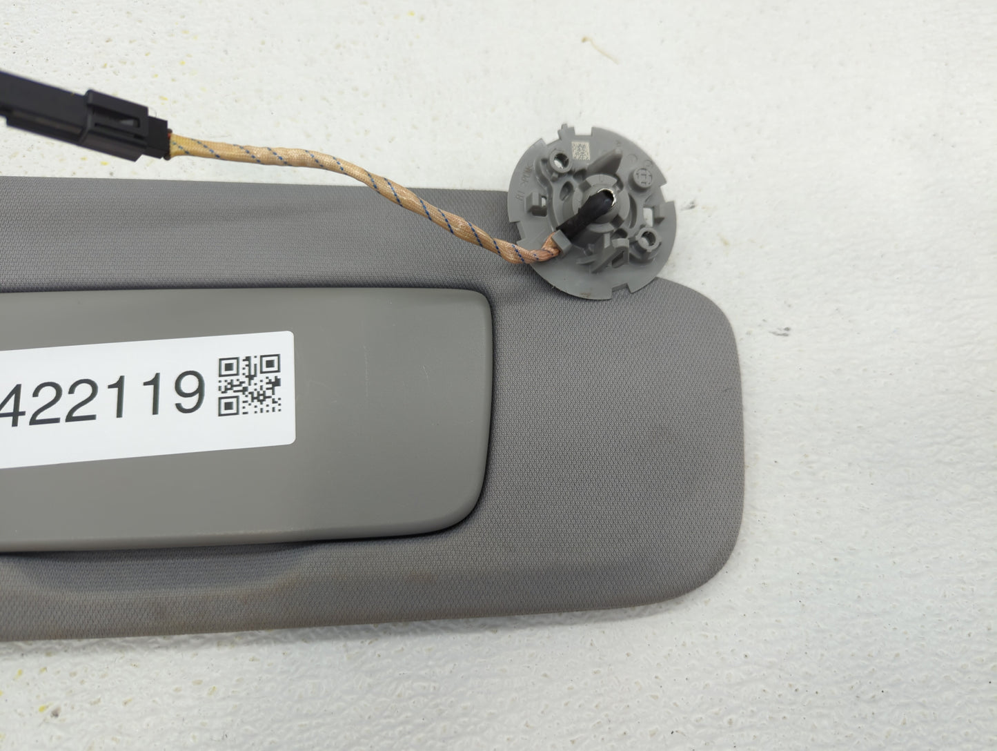 2018-2019 Chevrolet Equinox Sun Visor Shade Replacement Passenger Right Mirror Fits Fits 2018 2019 OEM Used Auto Parts - Oem