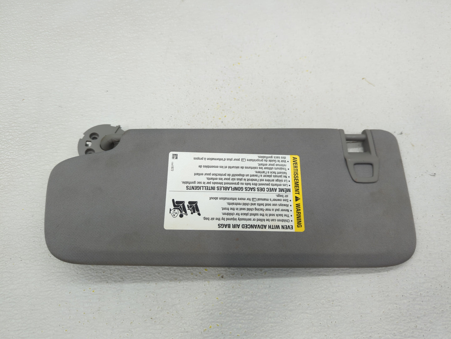 2018-2019 Chevrolet Equinox Sun Visor Shade Replacement Passenger Right Mirror Fits Fits 2018 2019 OEM Used Auto Parts - Oem