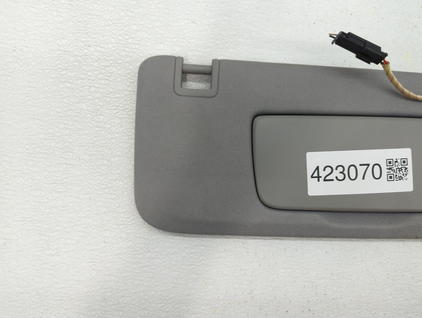 2018-2019 Chevrolet Equinox Sun Visor Shade Replacement Passenger Right Mirror Fits Fits 2018 2019 OEM Used Auto Parts - Oem