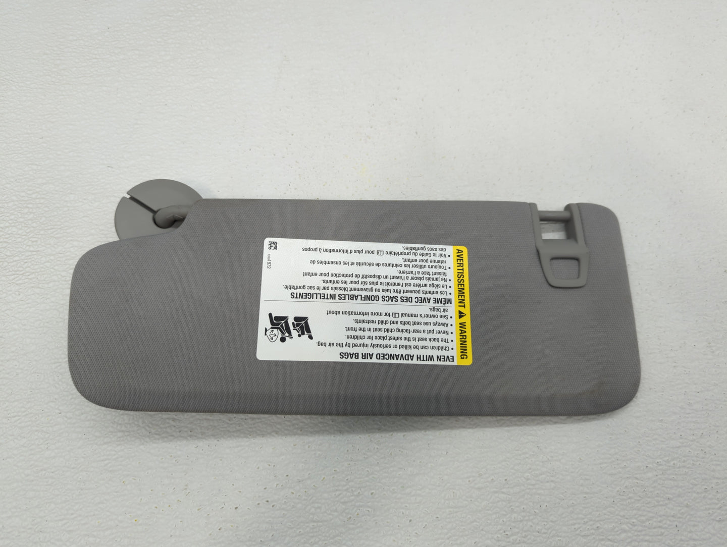 2018-2019 Chevrolet Equinox Sun Visor Shade Replacement Passenger Right Mirror Fits Fits 2018 2019 OEM Used Auto Parts - Oem