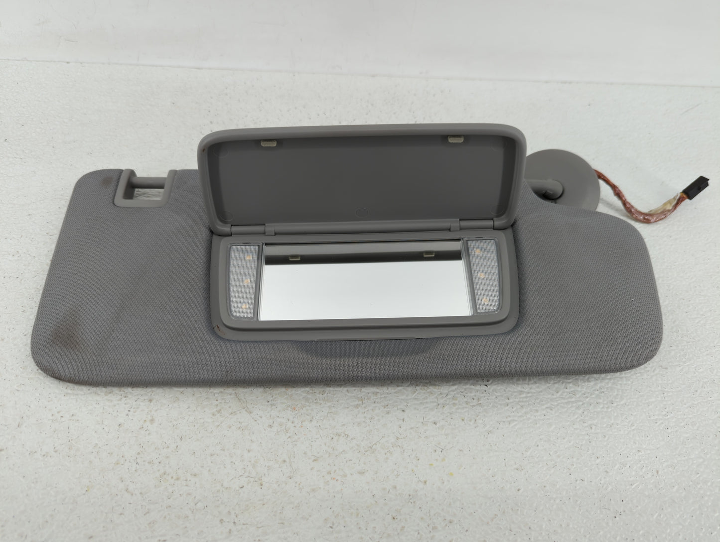 2018-2019 Chevrolet Equinox Sun Visor Shade Replacement Passenger Right Mirror Fits Fits 2018 2019 OEM Used Auto Parts - Oem
