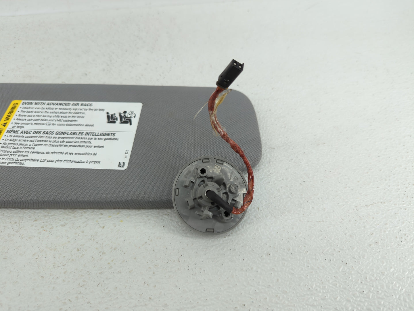 2018-2019 Chevrolet Equinox Sun Visor Shade Replacement Passenger Right Mirror Fits Fits 2018 2019 OEM Used Auto Parts - Oem