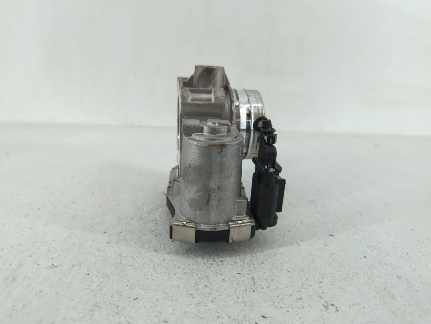 2018-2022 Chevrolet Equinox Throttle Body P/N:12671379AA Fits Fits 2016 2017 2018 2019 2020 2021 2022 OEM Used Auto Parts - 