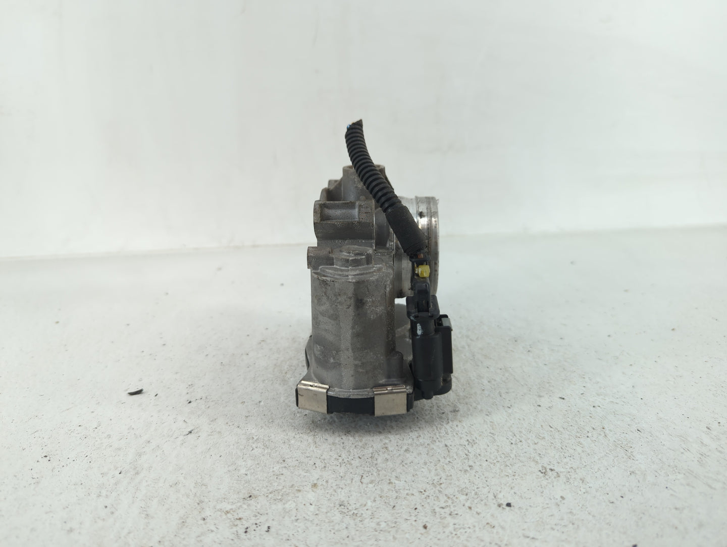 2018-2022 Chevrolet Equinox Throttle Body P/N:12671379AA Fits Fits 2016 2017 2018 2019 2020 2021 2022 OEM Used Auto Parts - 