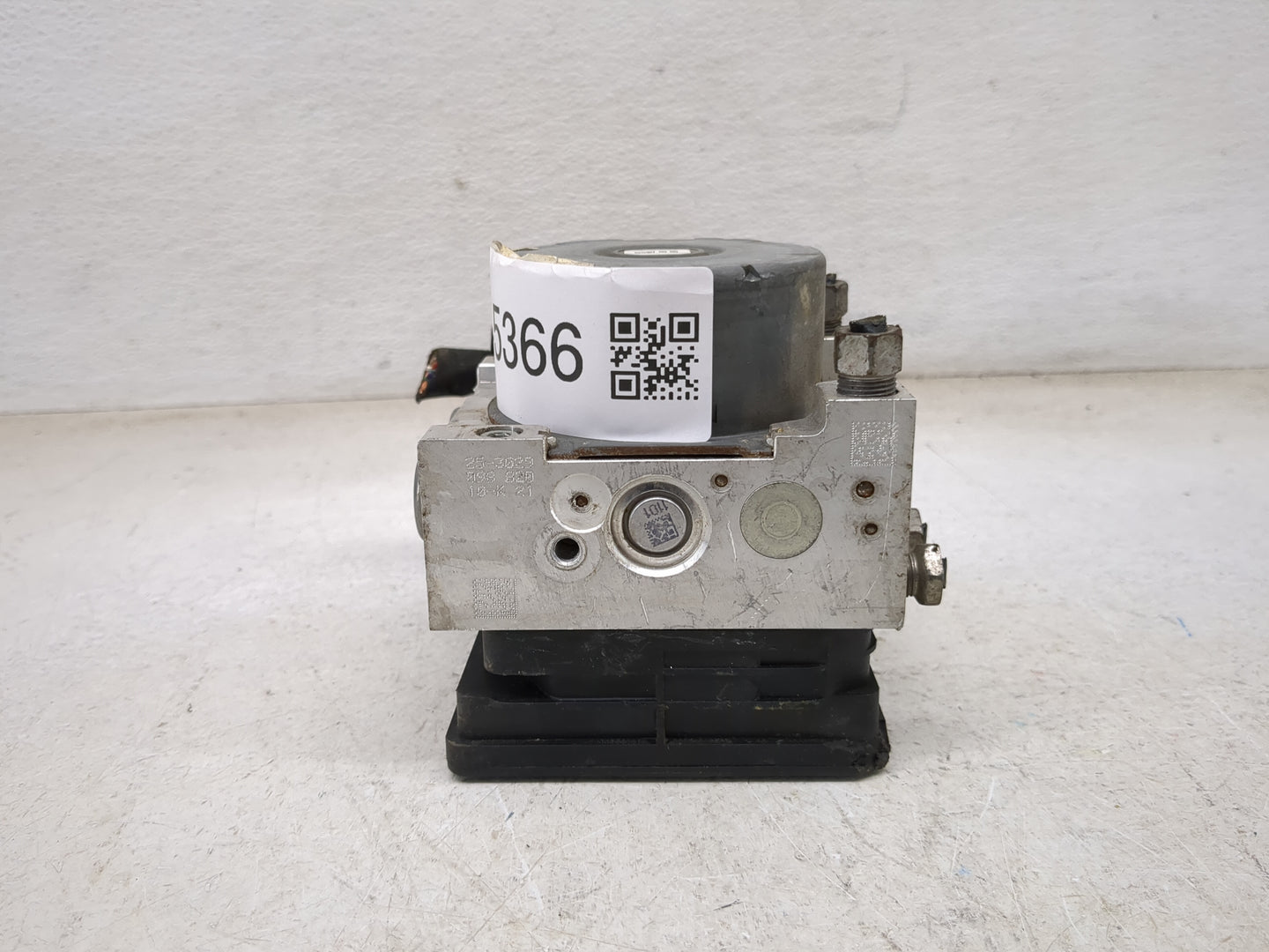 2018-2019 Chevrolet Equinox ABS Pump Control Module Replacement P/N:84254906 Fits Fits 2018 2019 2020 2021 OEM Used Auto Par