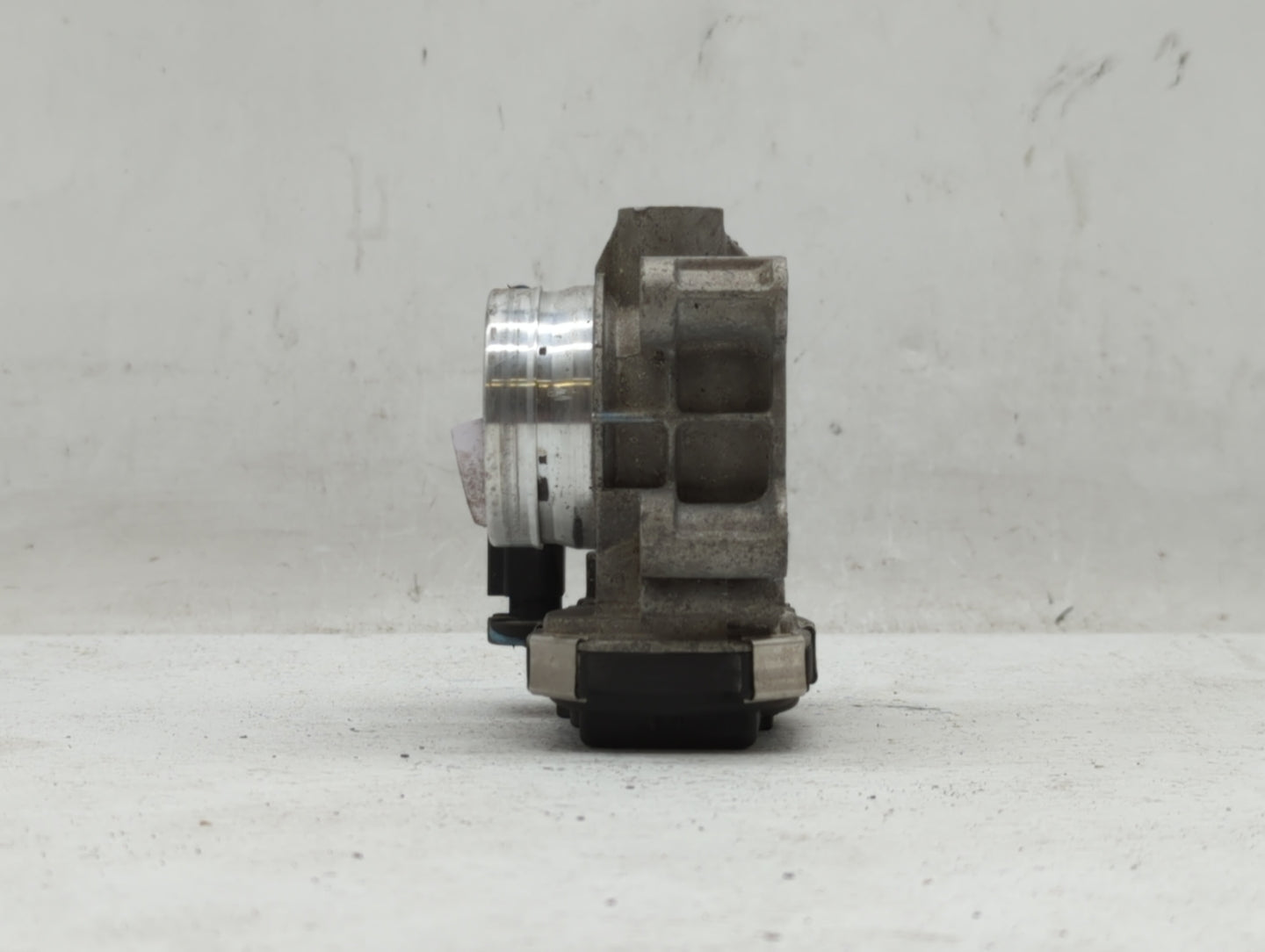 2018-2022 Chevrolet Equinox Throttle Body P/N:12671379AA Fits Fits 2016 2017 2018 2019 2020 2021 2022 OEM Used Auto Parts - 