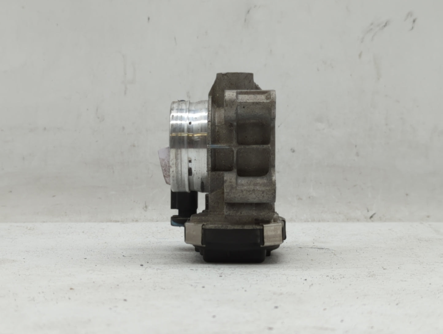 2018-2022 Chevrolet Equinox Throttle Body P/N:12671379AA Fits Fits 2016 2017 2018 2019 2020 2021 2022 OEM Used Auto Parts - 