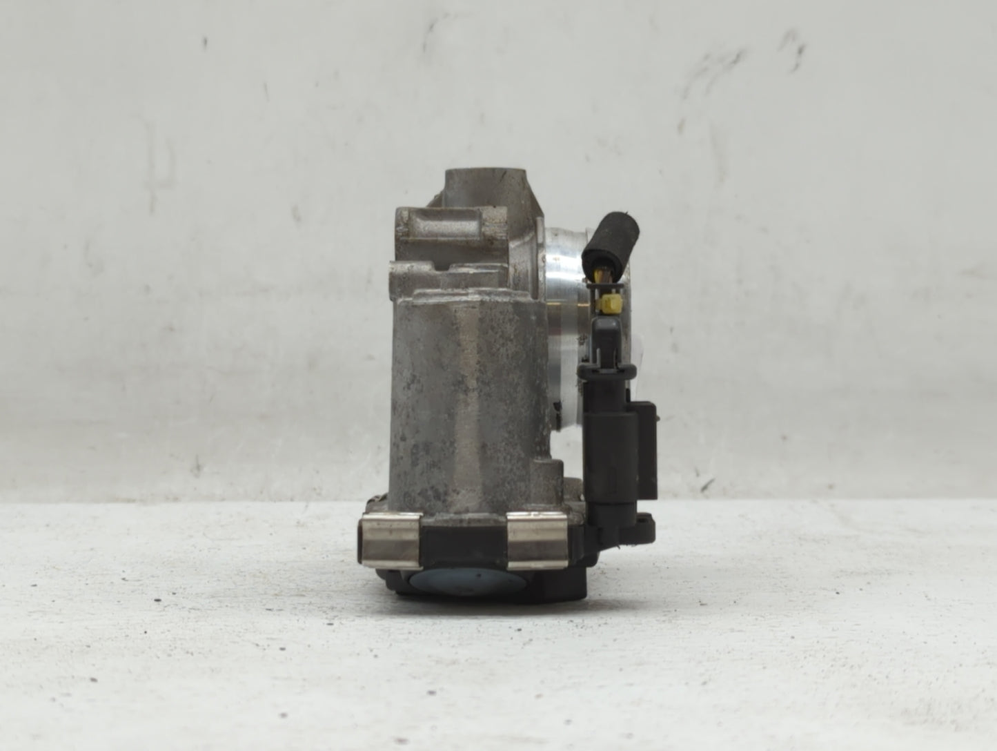 2018-2022 Chevrolet Equinox Throttle Body P/N:12671379AA Fits Fits 2016 2017 2018 2019 2020 2021 2022 OEM Used Auto Parts - 