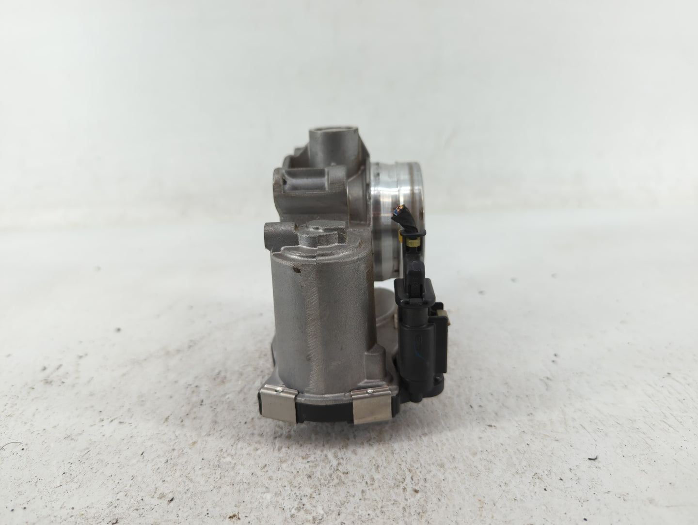 2018-2022 Chevrolet Equinox Throttle Body P/N:12671379AA Fits Fits 2016 2017 2018 2019 2020 2021 2022 OEM Used Auto Parts - 