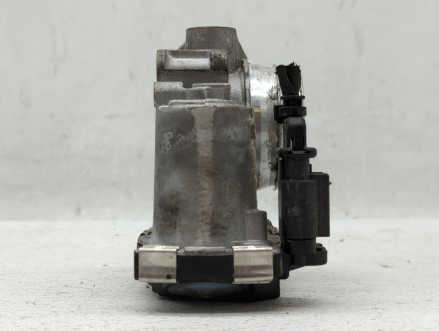 2018-2022 Chevrolet Equinox Throttle Body P/N:12671379AA Fits Fits 2016 2017 2018 2019 2020 2021 2022 OEM Used Auto Parts - 