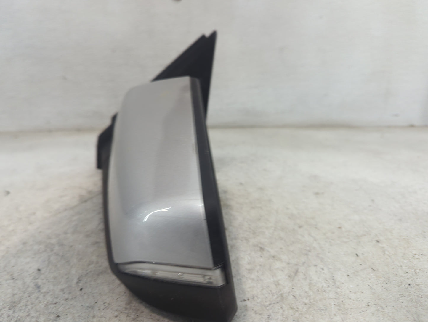 2018-2020 Chevrolet Equinox Driver Side View Mirror - Left Door Mirror OEM Used - Oemusedautoparts1.com