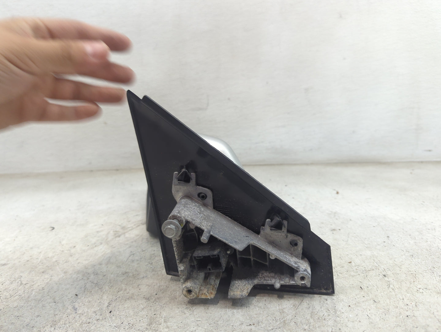 2018-2020 Chevrolet Equinox Driver Side View Mirror - Left Door Mirror OEM Used - Oemusedautoparts1.com