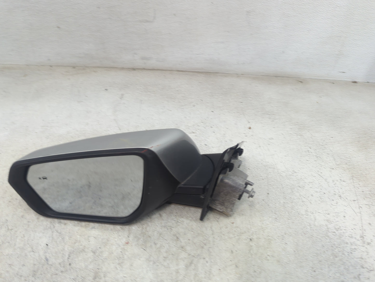 2018-2020 Chevrolet Equinox Driver Side View Mirror - Left Door Mirror OEM Used - Oemusedautoparts1.com