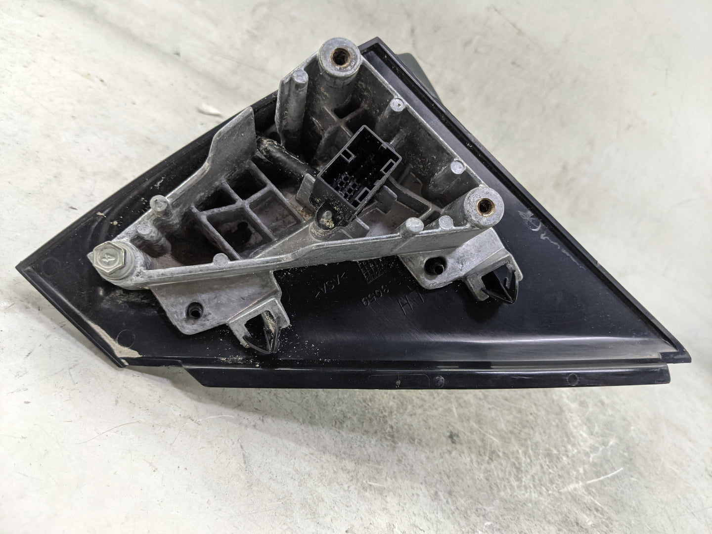 2018 Chevrolet Equinox Driver Side View Mirror - Left Door Mirror OEM Used - Oemusedautoparts1.com
