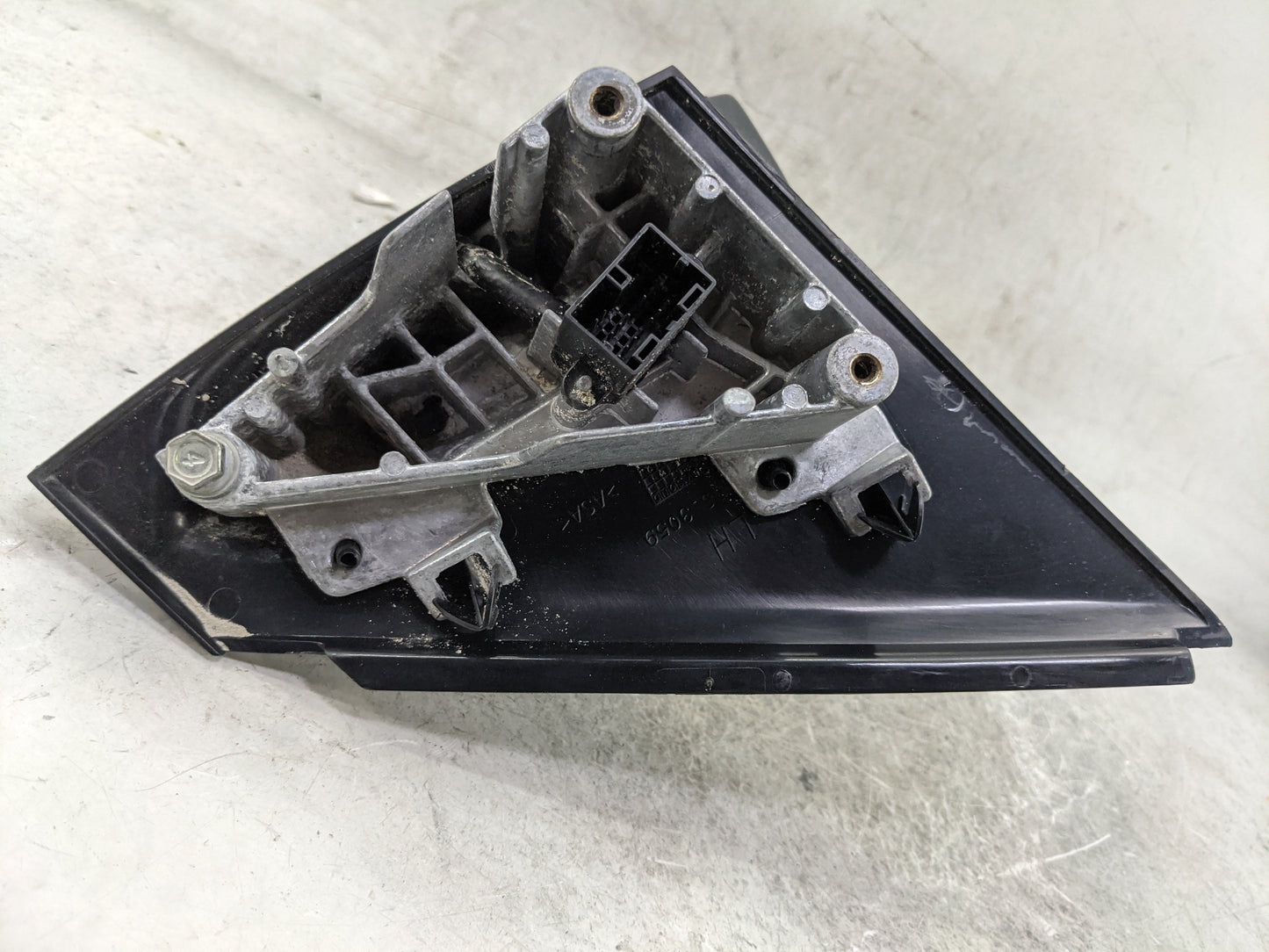 2018 Chevrolet Equinox Driver Side View Mirror - Left Door Mirror OEM Used - Oemusedautoparts1.com