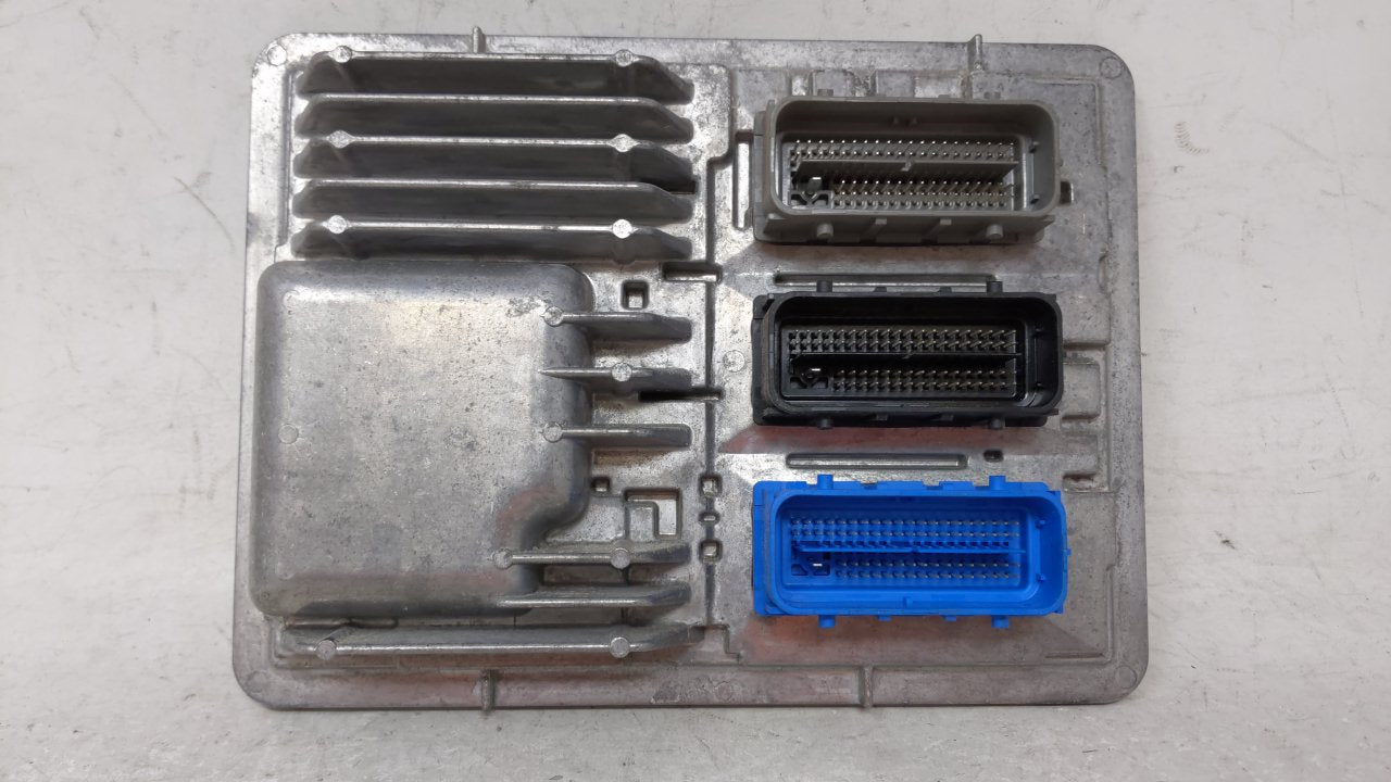 2017 Chevrolet Equinox PCM Engine Control Computer ECU ECM PCU OEM P/N:12688128 Fits Fits 2018 2019 2020 OEM Used Auto Parts