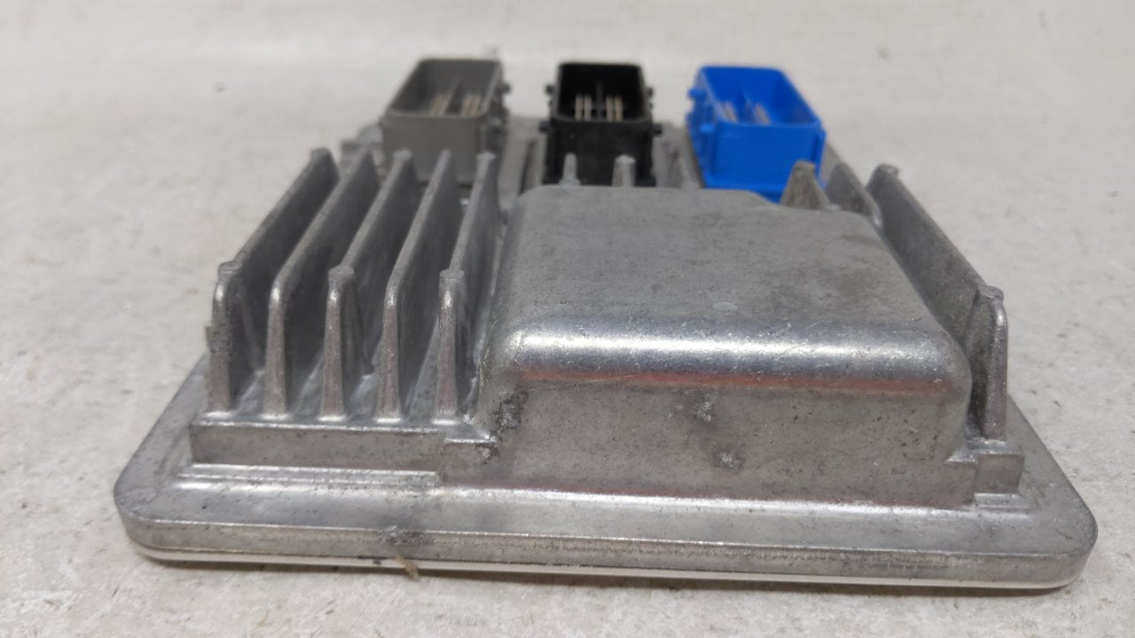 2017 Chevrolet Equinox PCM Engine Control Computer ECU ECM PCU OEM P/N:12688128 Fits Fits 2018 2019 2020 OEM Used Auto Parts