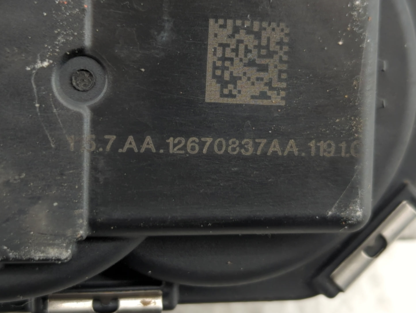 2018-2020 Chevrolet Equinox Throttle Body P/N:12670837AA Fits Fits 2013 2014 2015 2016 2017 2018 2019 2020 2021 OEM Used Aut