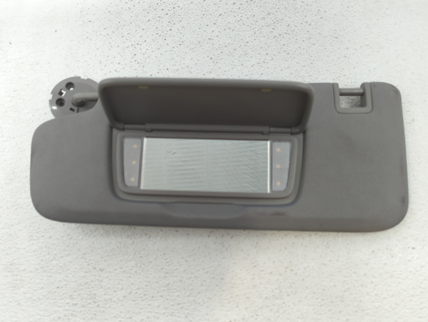 2018-2019 Chevrolet Equinox Sun Visor Shade Replacement Driver Left Mirror Fits Fits 2018 2019 OEM Used Auto Parts - Oemused