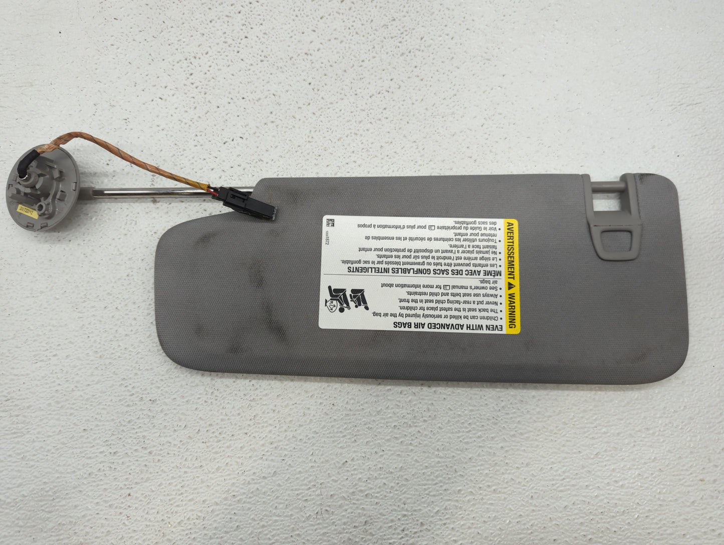 2018-2019 Chevrolet Equinox Sun Visor Shade Replacement Passenger Right Mirror Fits Fits 2018 2019 OEM Used Auto Parts - Oem