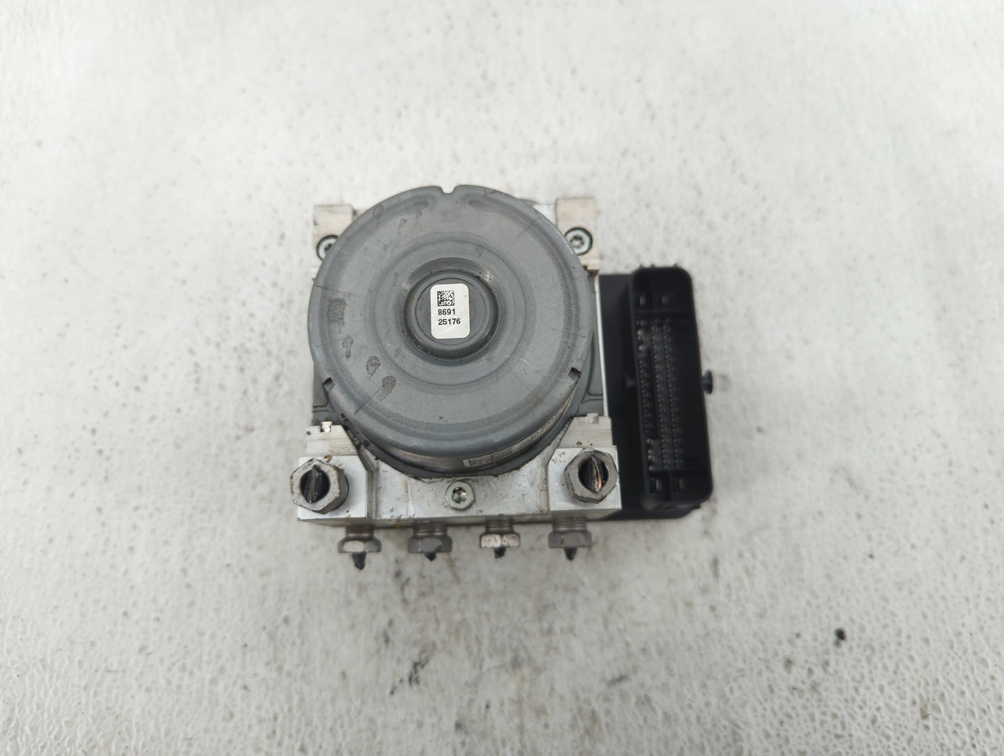 2018-2019 Chevrolet Equinox ABS Pump Control Module Replacement P/N:84342052 Fits Fits 2018 2019 2020 2021 OEM Used Auto Par