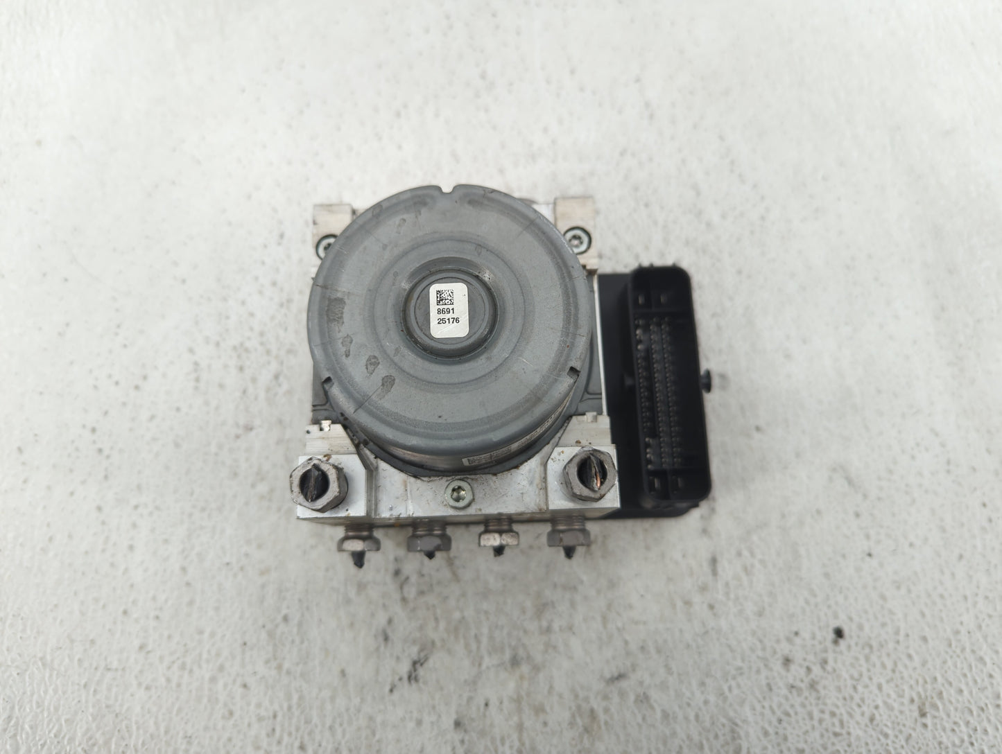 2018-2019 Chevrolet Equinox ABS Pump Control Module Replacement P/N:84342052 Fits Fits 2018 2019 2020 2021 OEM Used Auto Par
