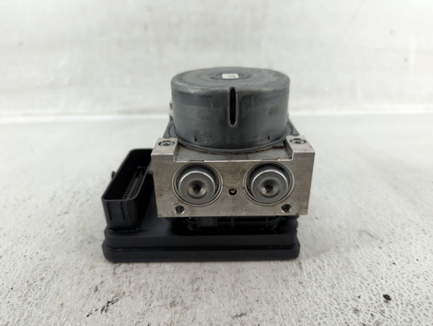 2018-2019 Chevrolet Equinox ABS Pump Control Module Replacement P/N:84342052 Fits Fits 2018 2019 2020 2021 OEM Used Auto Par