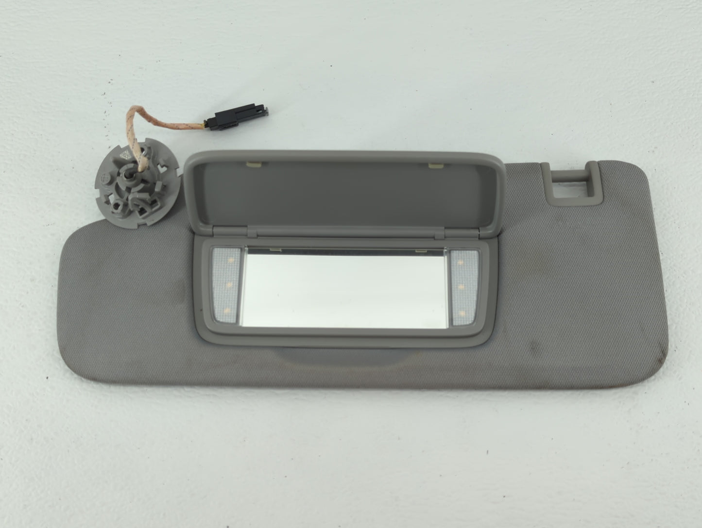 2018-2019 Chevrolet Equinox Sun Visor Shade Replacement Driver Left Mirror Fits Fits 2018 2019 OEM Used Auto Parts - Oemused