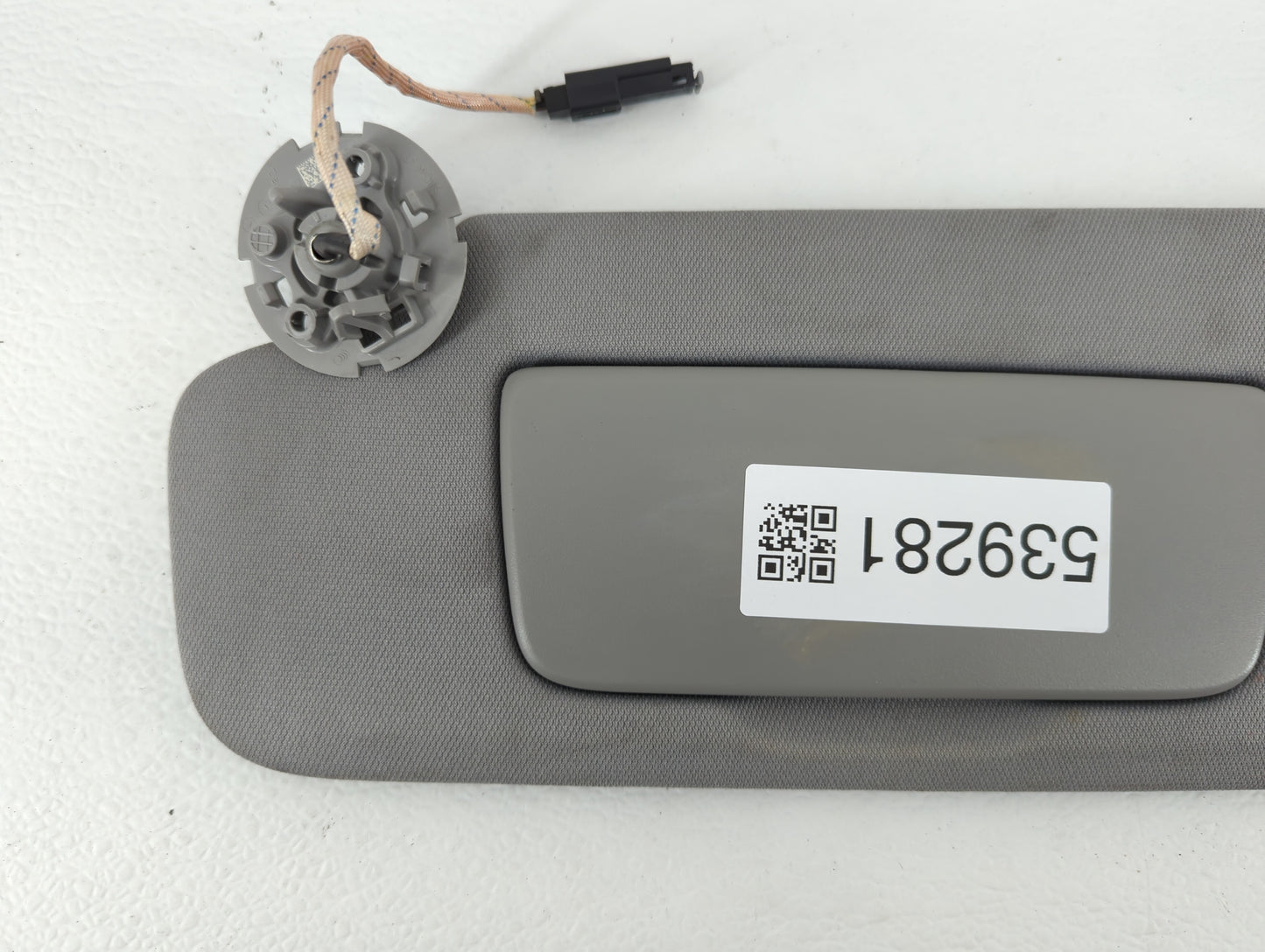 2018-2019 Chevrolet Equinox Sun Visor Shade Replacement Driver Left Mirror Fits Fits 2018 2019 OEM Used Auto Parts - Oemused