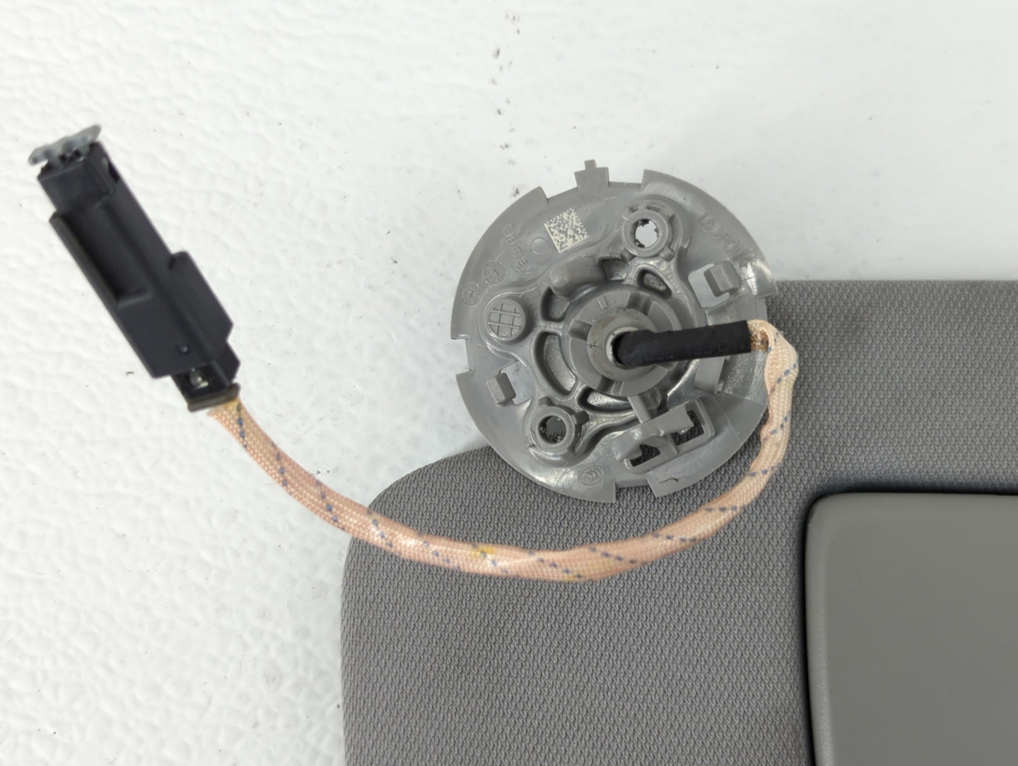 2018-2019 Chevrolet Equinox Sun Visor Shade Replacement Driver Left Mirror Fits Fits 2018 2019 OEM Used Auto Parts - Oemused