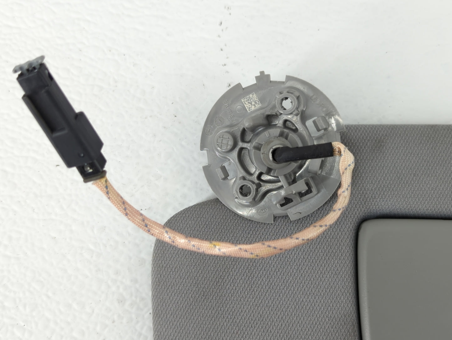 2018-2019 Chevrolet Equinox Sun Visor Shade Replacement Driver Left Mirror Fits Fits 2018 2019 OEM Used Auto Parts - Oemused