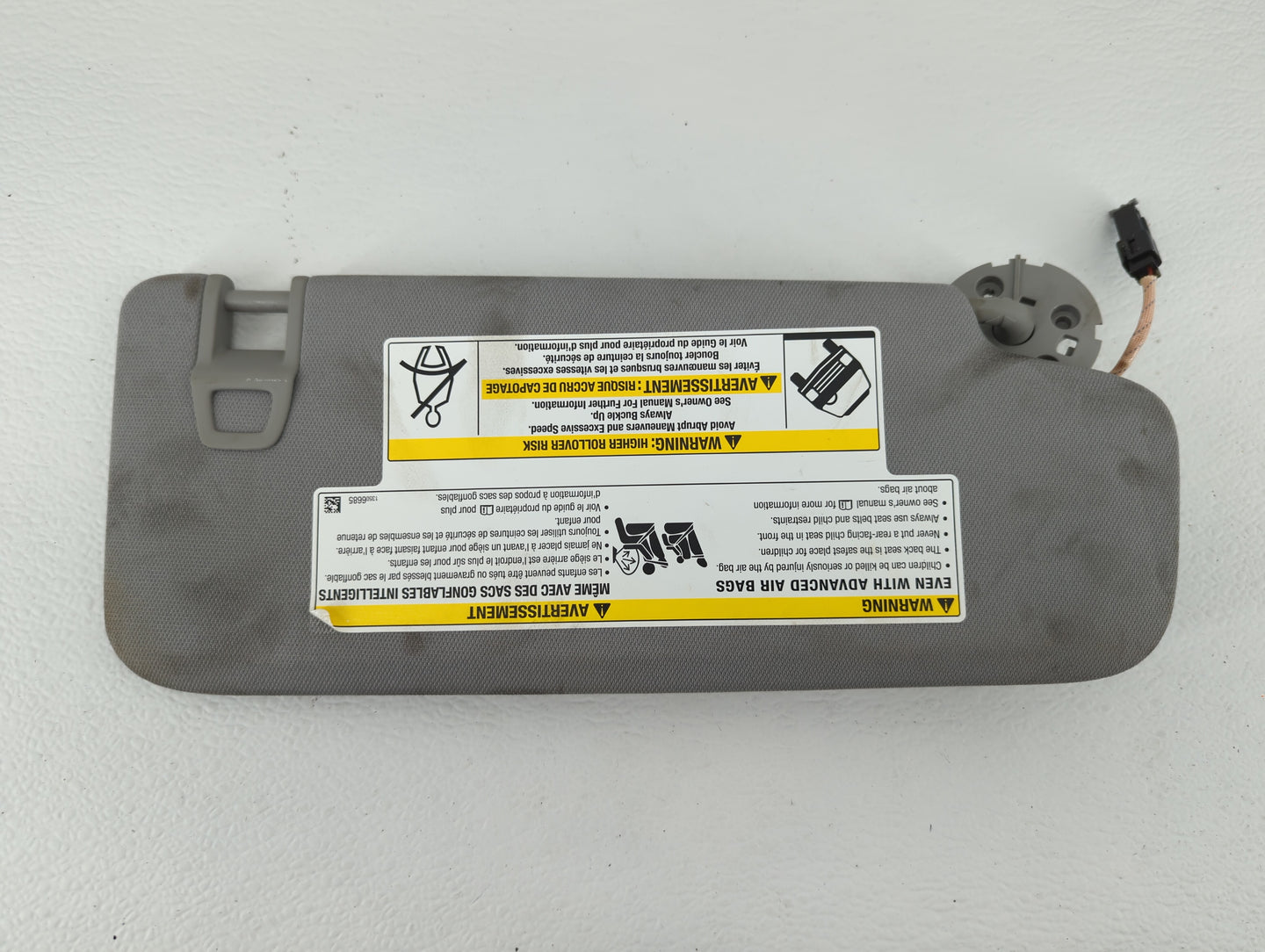 2018-2019 Chevrolet Equinox Sun Visor Shade Replacement Driver Left Mirror Fits Fits 2018 2019 OEM Used Auto Parts - Oemused