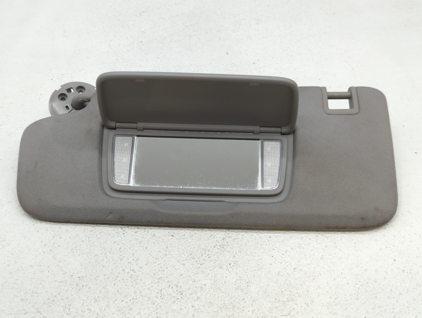 2018-2019 Chevrolet Equinox Sun Visor Shade Replacement Driver Left Mirror Fits Fits 2018 2019 OEM Used Auto Parts - Oemused