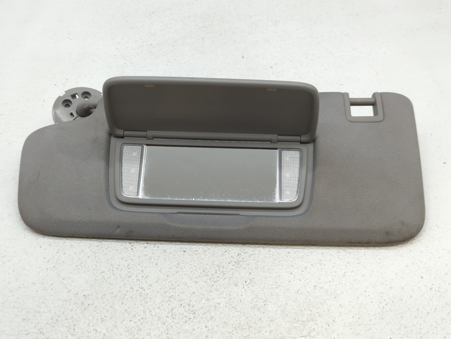 2018-2019 Chevrolet Equinox Sun Visor Shade Replacement Driver Left Mirror Fits Fits 2018 2019 OEM Used Auto Parts - Oemused