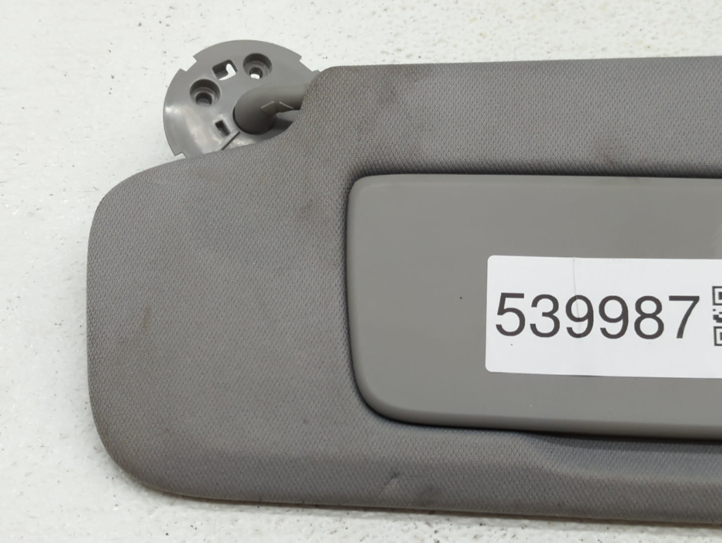 2018-2019 Chevrolet Equinox Sun Visor Shade Replacement Driver Left Mirror Fits Fits 2018 2019 OEM Used Auto Parts - Oemused