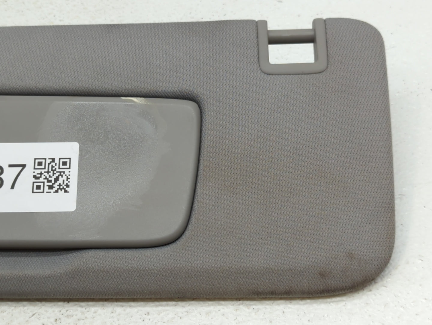 2018-2019 Chevrolet Equinox Sun Visor Shade Replacement Driver Left Mirror Fits Fits 2018 2019 OEM Used Auto Parts - Oemused