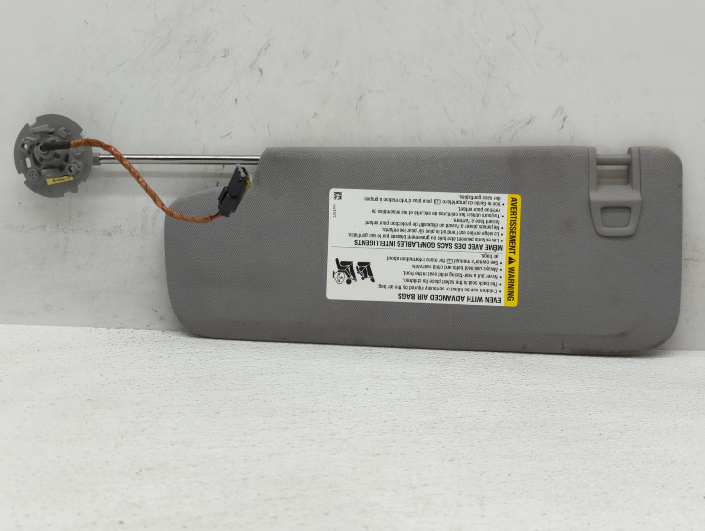 2018-2019 Chevrolet Equinox Sun Visor Shade Replacement Passenger Right Mirror Fits Fits 2018 2019 OEM Used Auto Parts - Oem